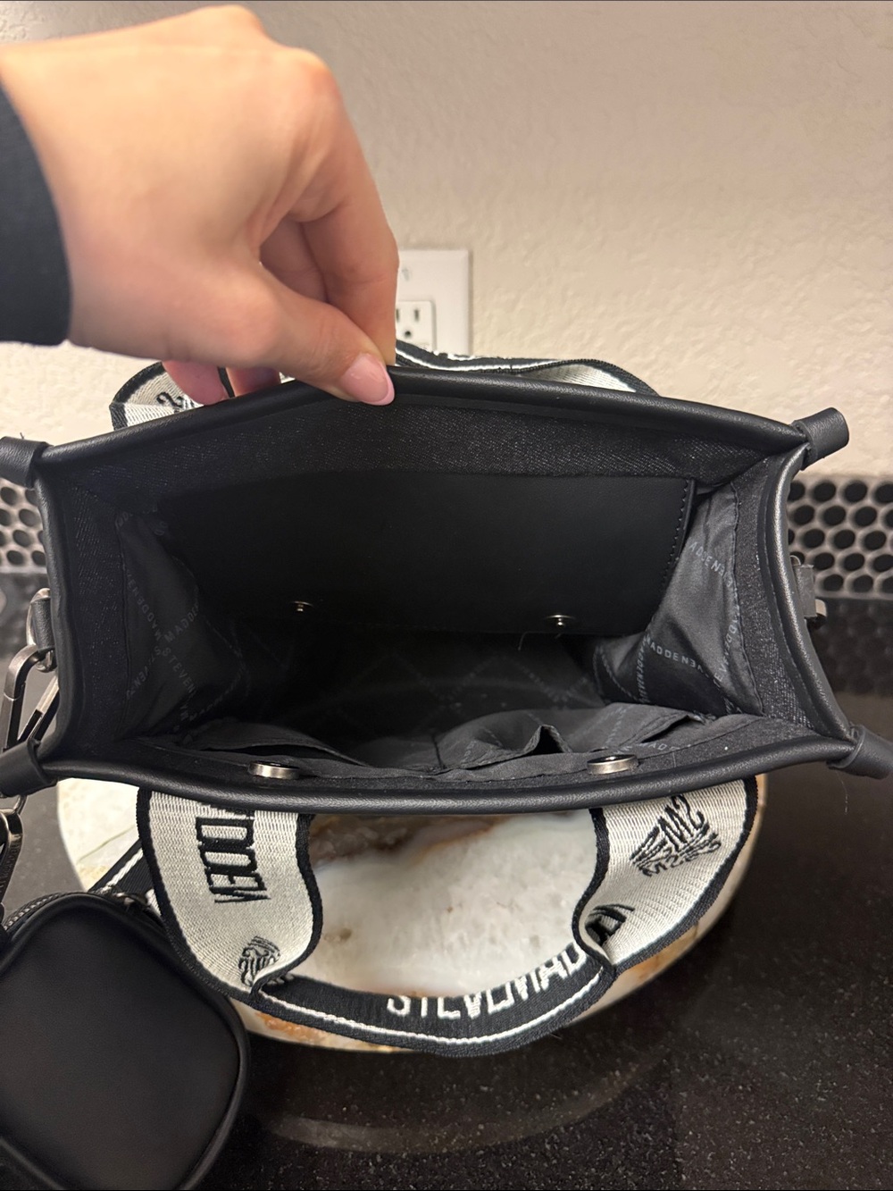 Steve Madden Bwebber Small Pebbled Crossbody Tote Black Logo Bag - Picture 6 of 12